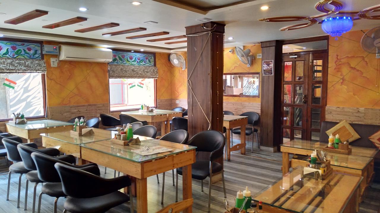 Om Shanthi Paying Guest House バラナシ エクステリア 写真